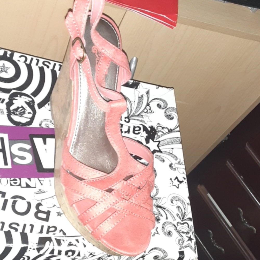 Shoe - Picture 3 of 3